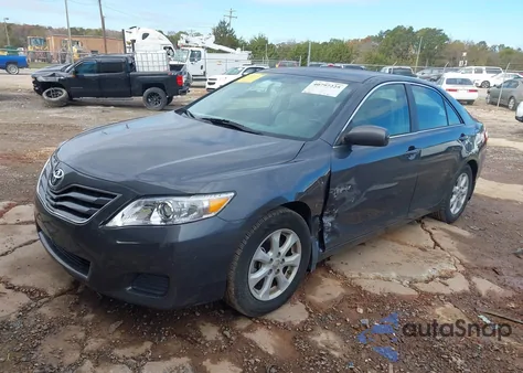 2011 Toyota Camry Le z USA, uszkodzony, nr VIN 4T1BF3EK5BU123271